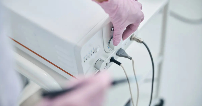 electrobisturi-en-odontologia-una-herramienta-clave-para-la-precision-y-la-eficiencia